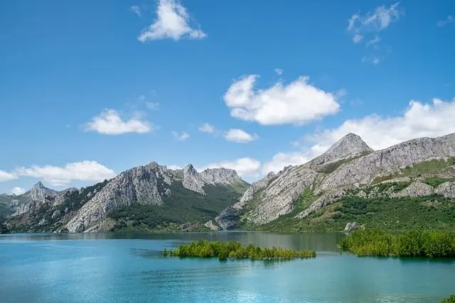 Come Pianificare un Viaggio in Natura: Guida Completa